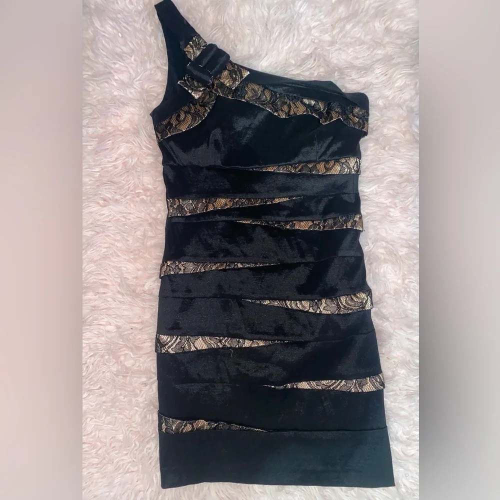 BLACK AND PINK LACE DRESS - Picture 1 of 7